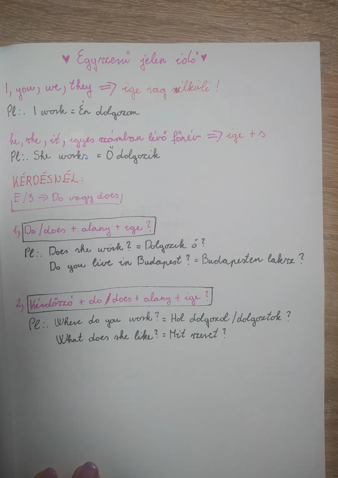 ♥ Egyszerű jelen idő ♥

I, you, we, they => ige rag nélkül!
Pl:. I work = Én dolgozom

he, she, it, egyes számban lévő főnév => ige + s
Pl:.